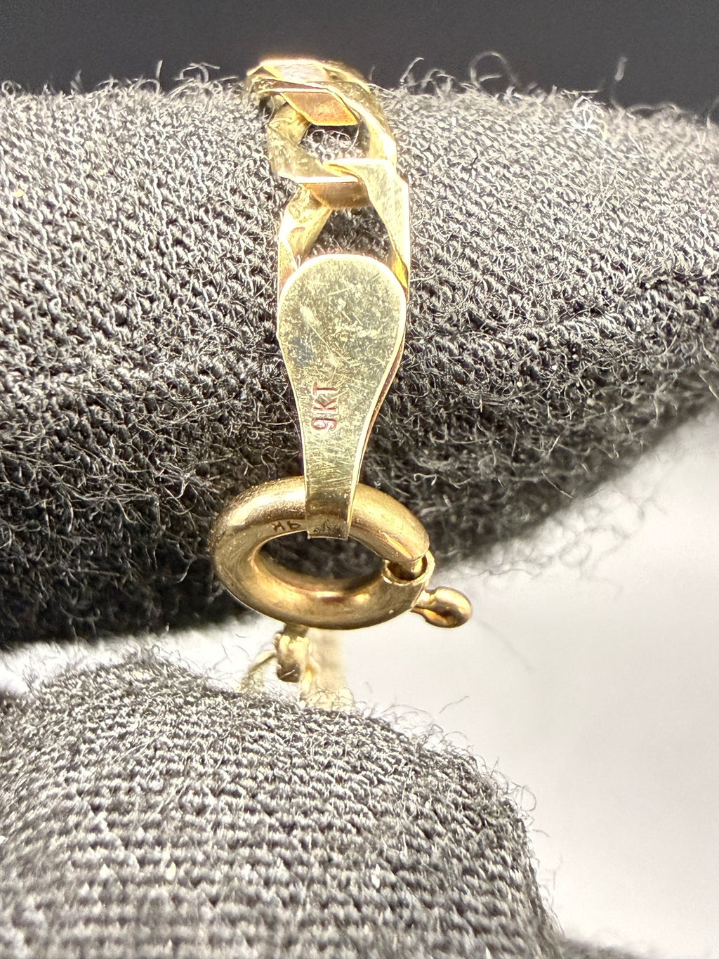 Solid 9ct Yellow Gold Curb Chain Necklace 66cm 8.5g 375 Long
