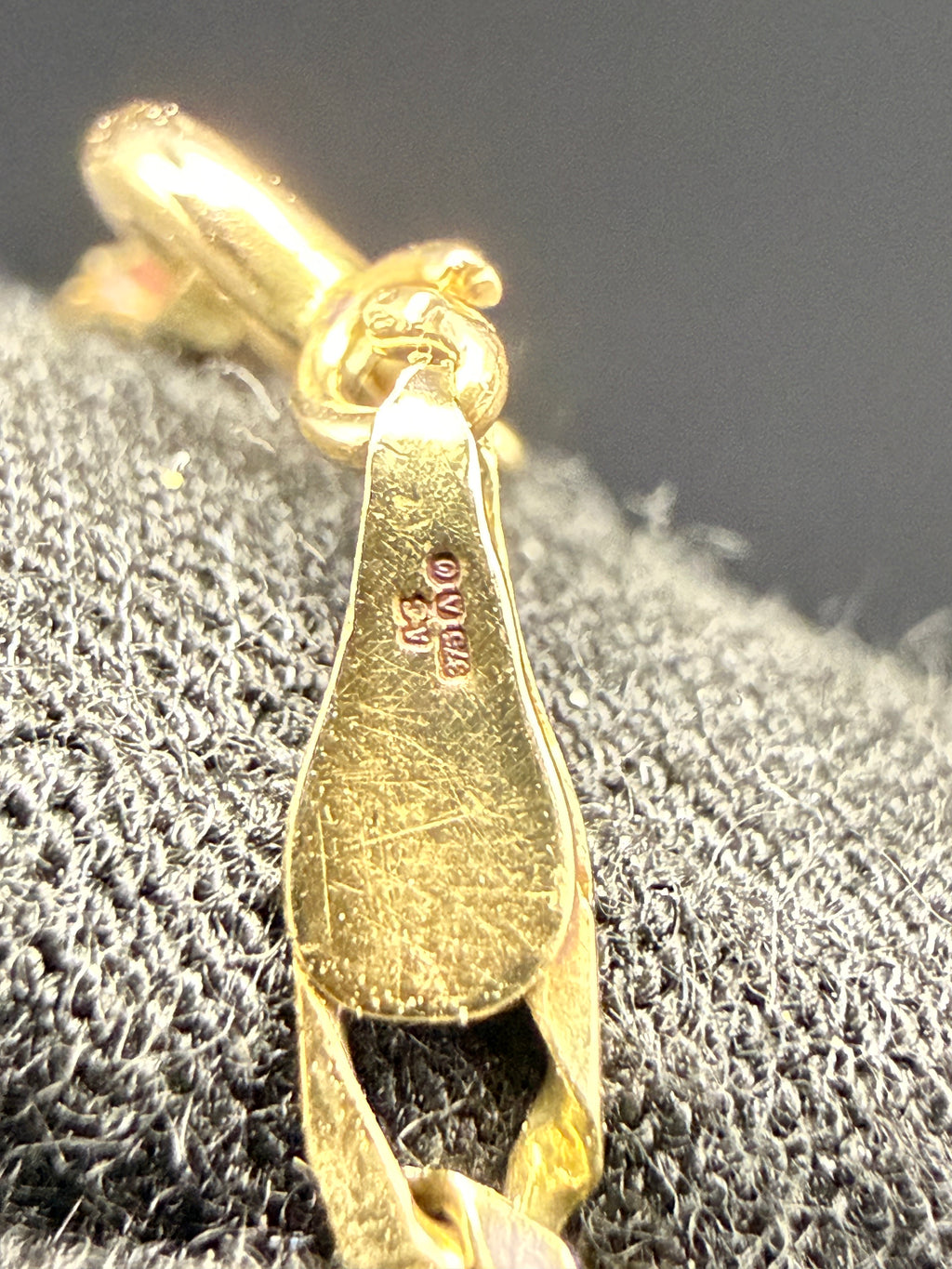 Solid 9ct Yellow Gold Curb Chain Necklace 66cm 8.5g 375 Long