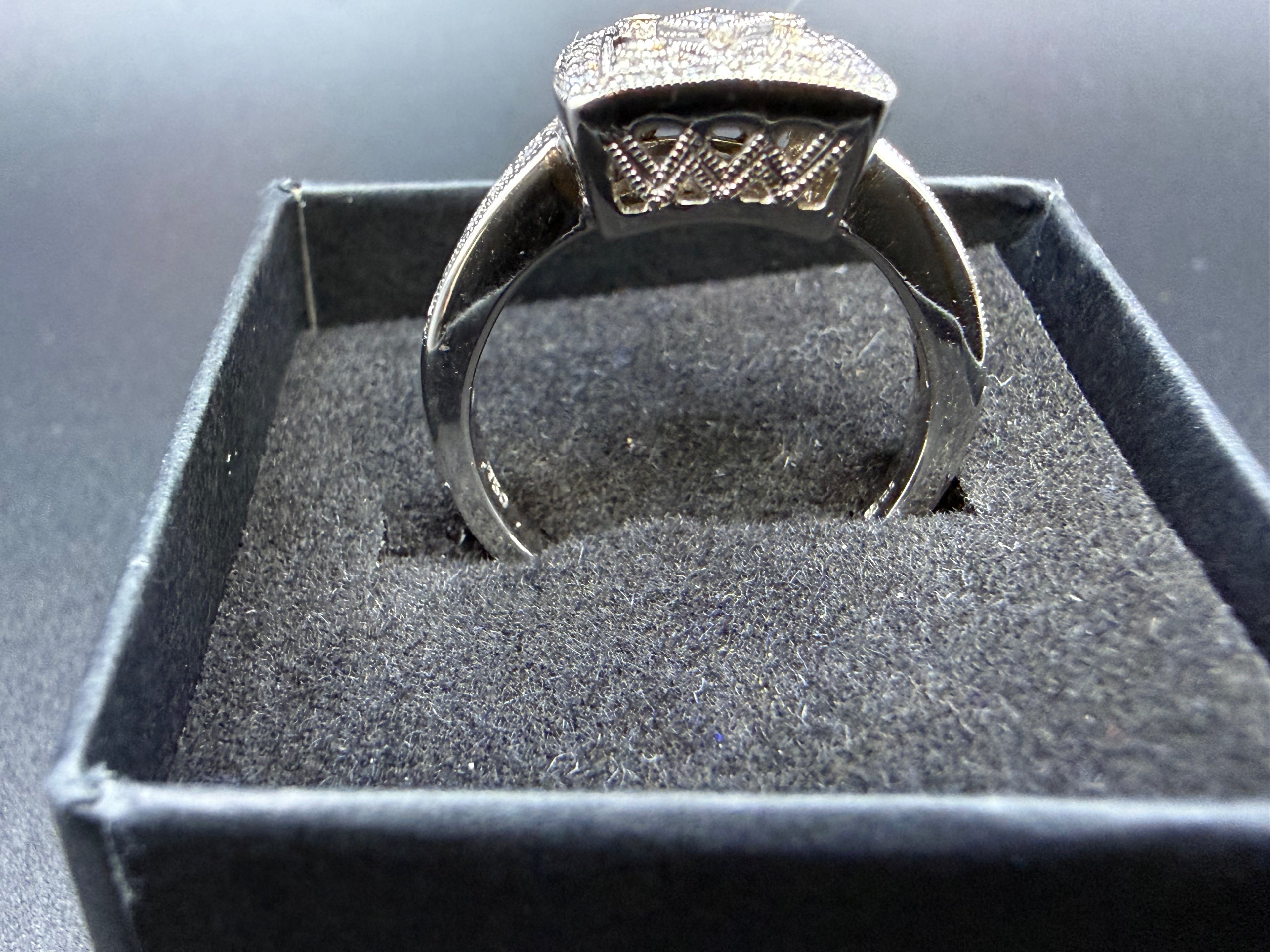 V&Co 18ct White Gold Art Deco Diamond Panel Ring Size M 1/2 6.8g 750