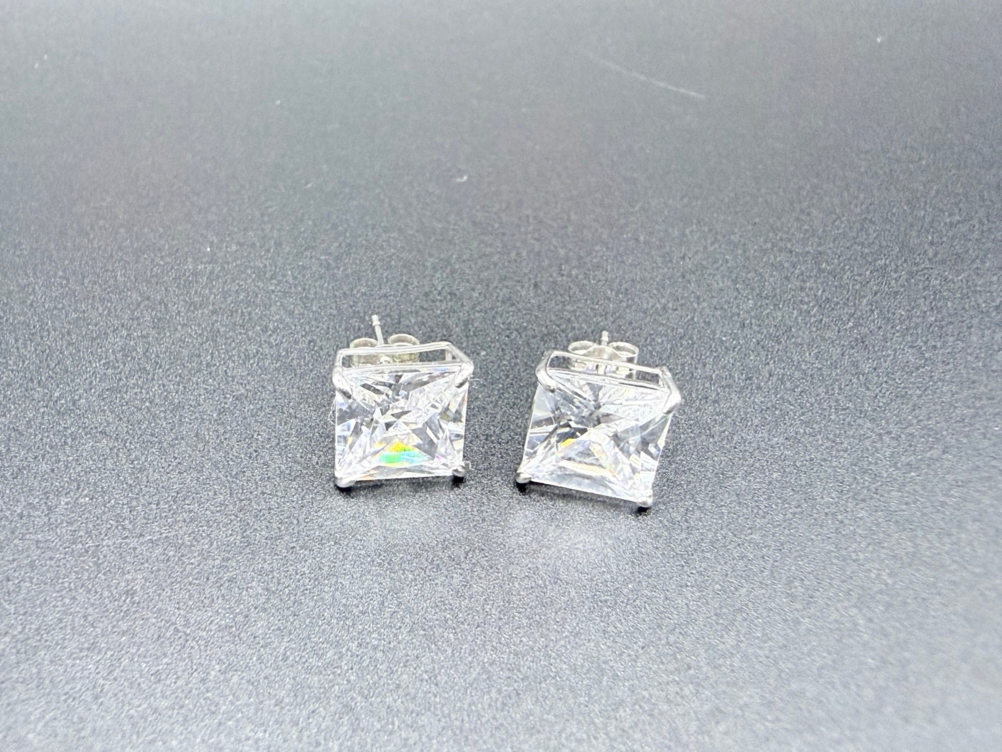 9ct White Gold Cubic Zirconia Princess Cut Stud Earrings Boxed