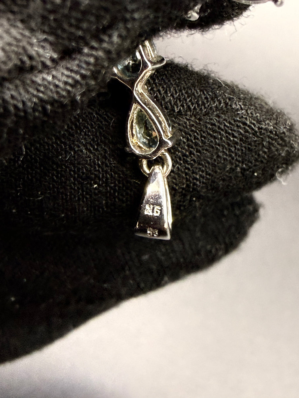 9ct White Gold Blue Topaz Cross Pendant 2.7g Hallmarked