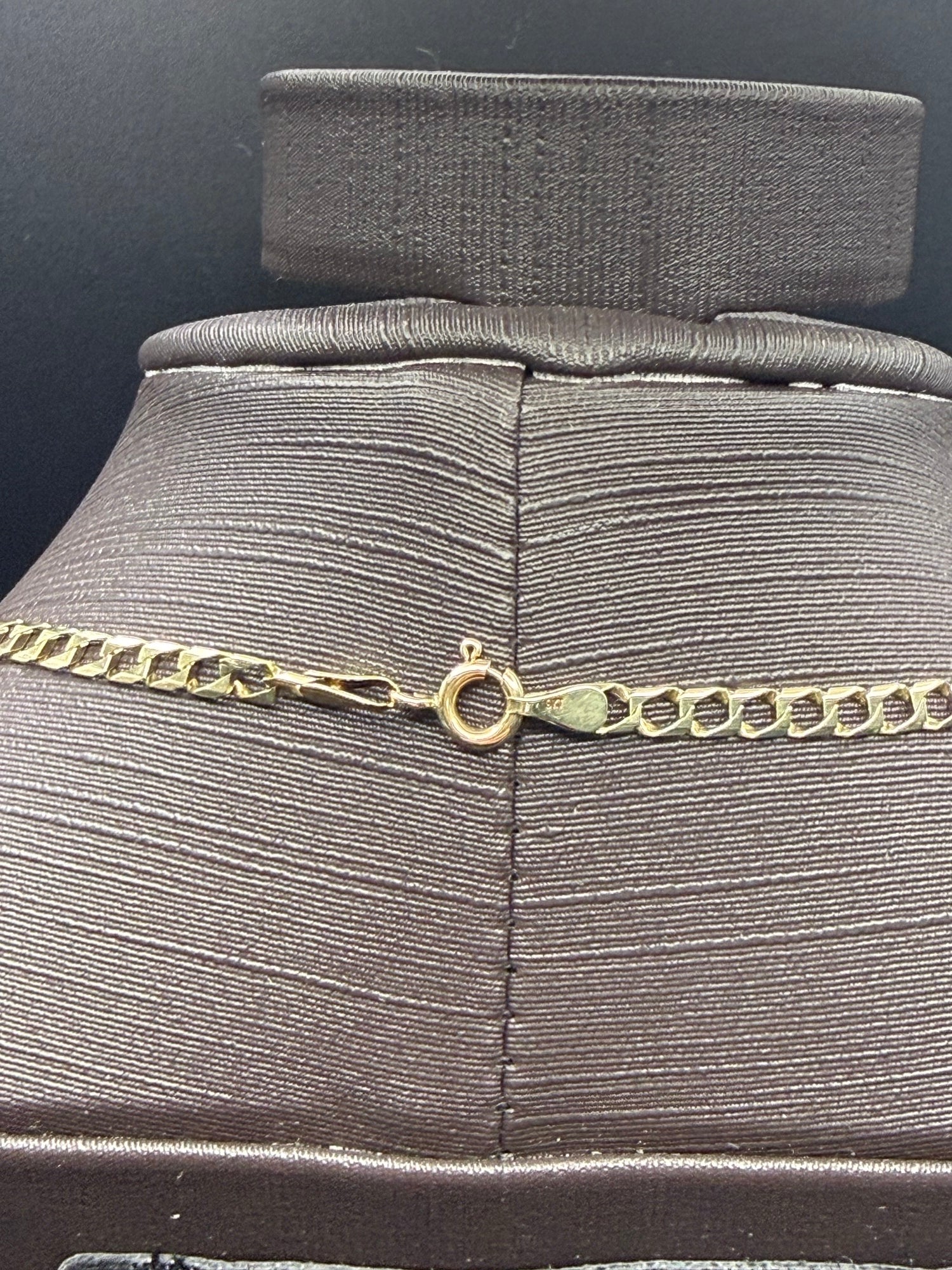 Solid 9ct Yellow Gold Curb Chain Necklace 66cm 8.5g 375 Long