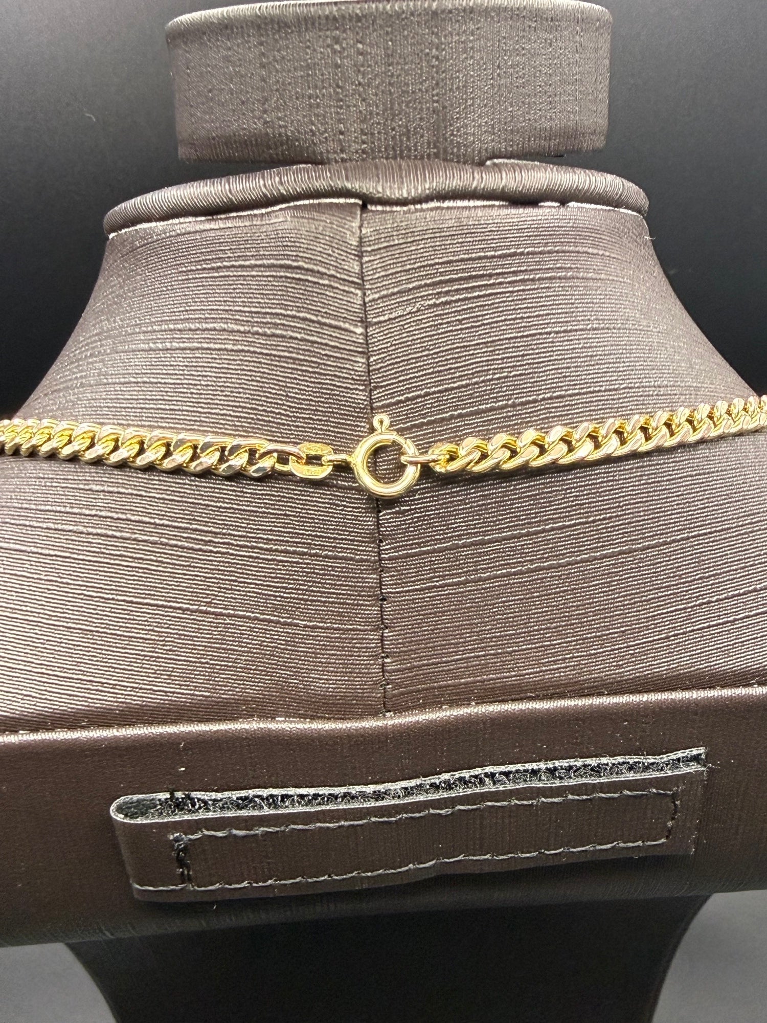 Solid 9ct Yellow Gold Italian Curb Chain Necklace 60cm 19.6g 375