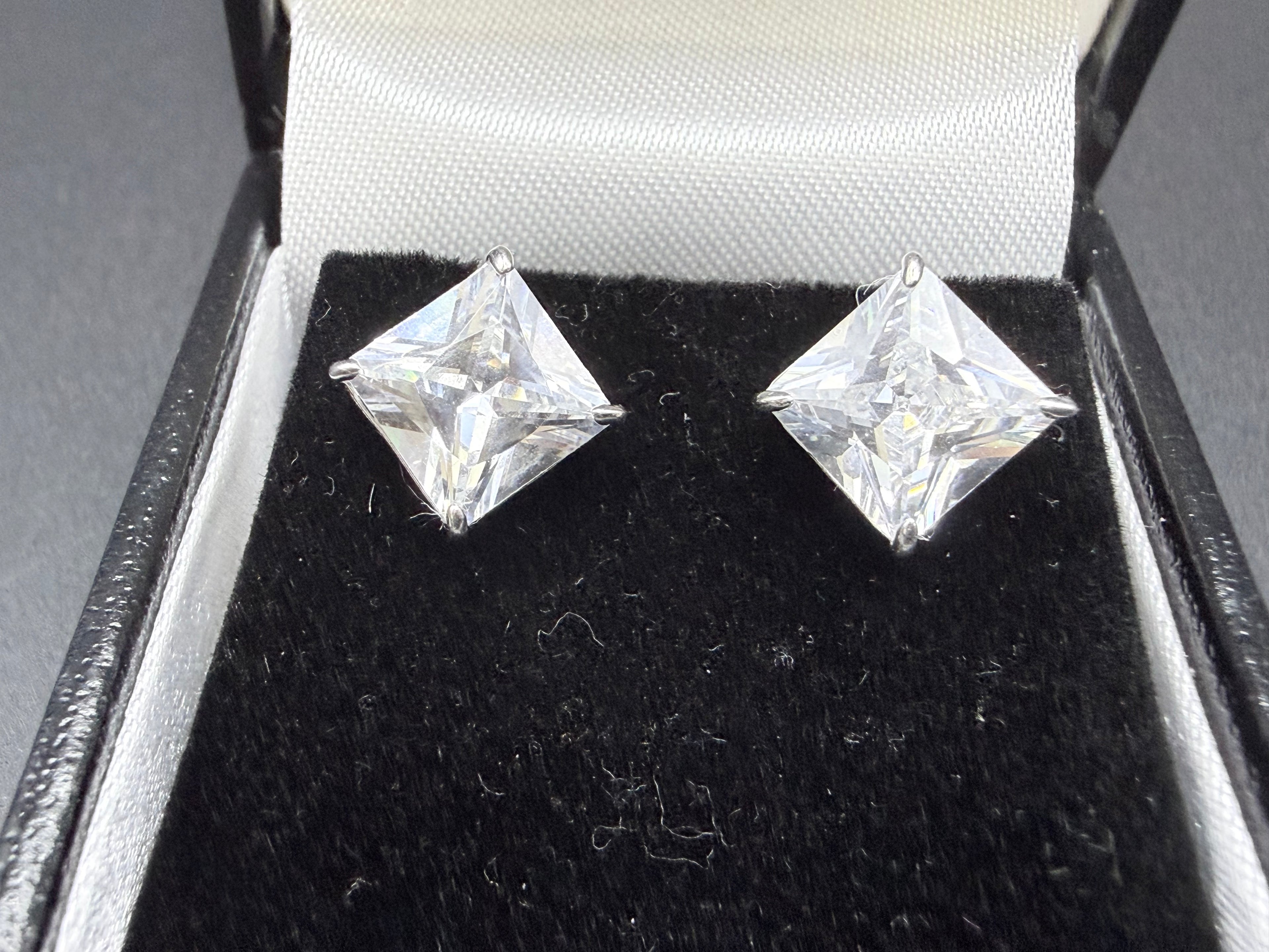 9ct White Gold Cubic Zirconia Princess Cut Stud Earrings Boxed