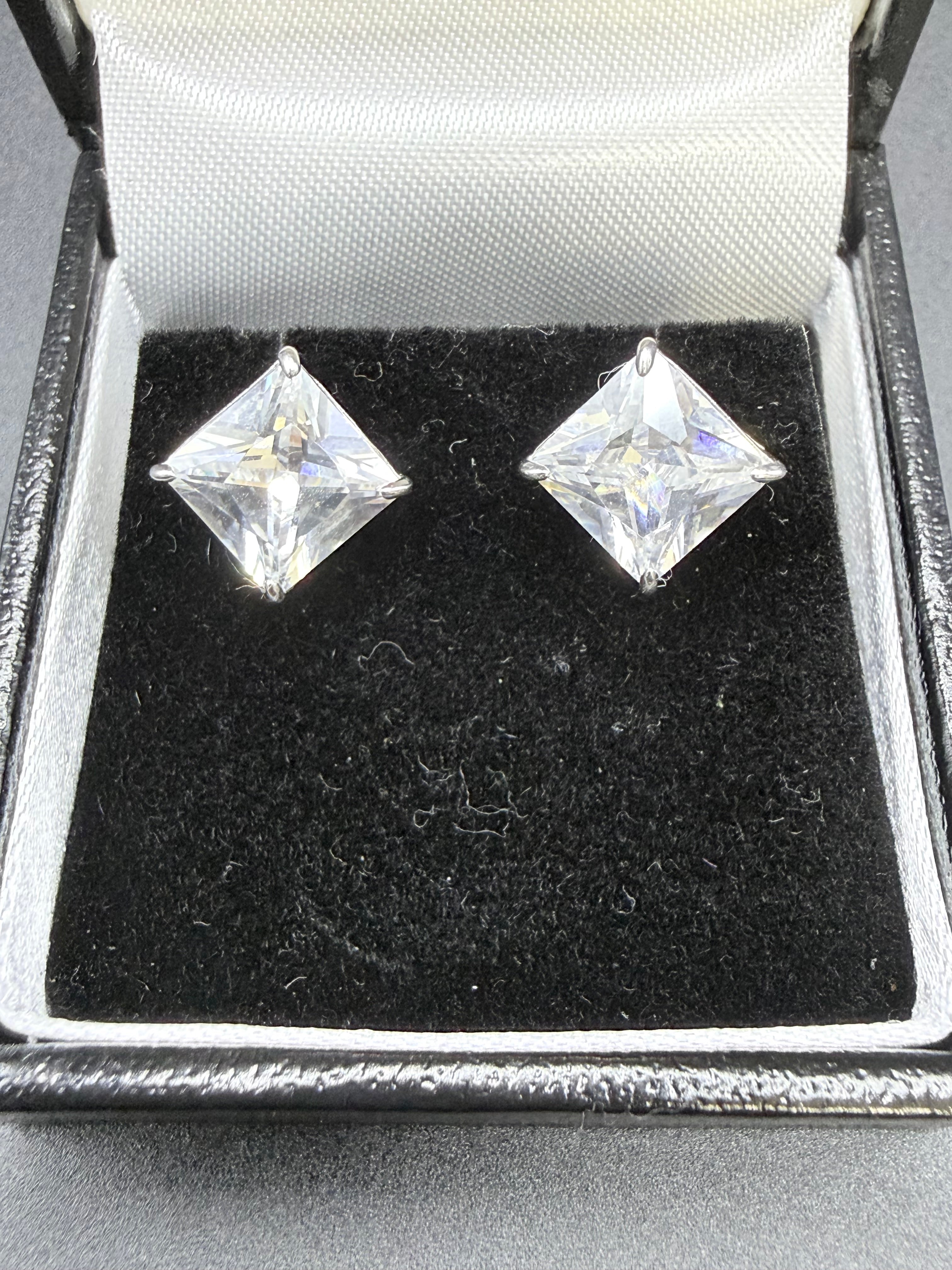 9ct White Gold Cubic Zirconia Princess Cut Stud Earrings Boxed