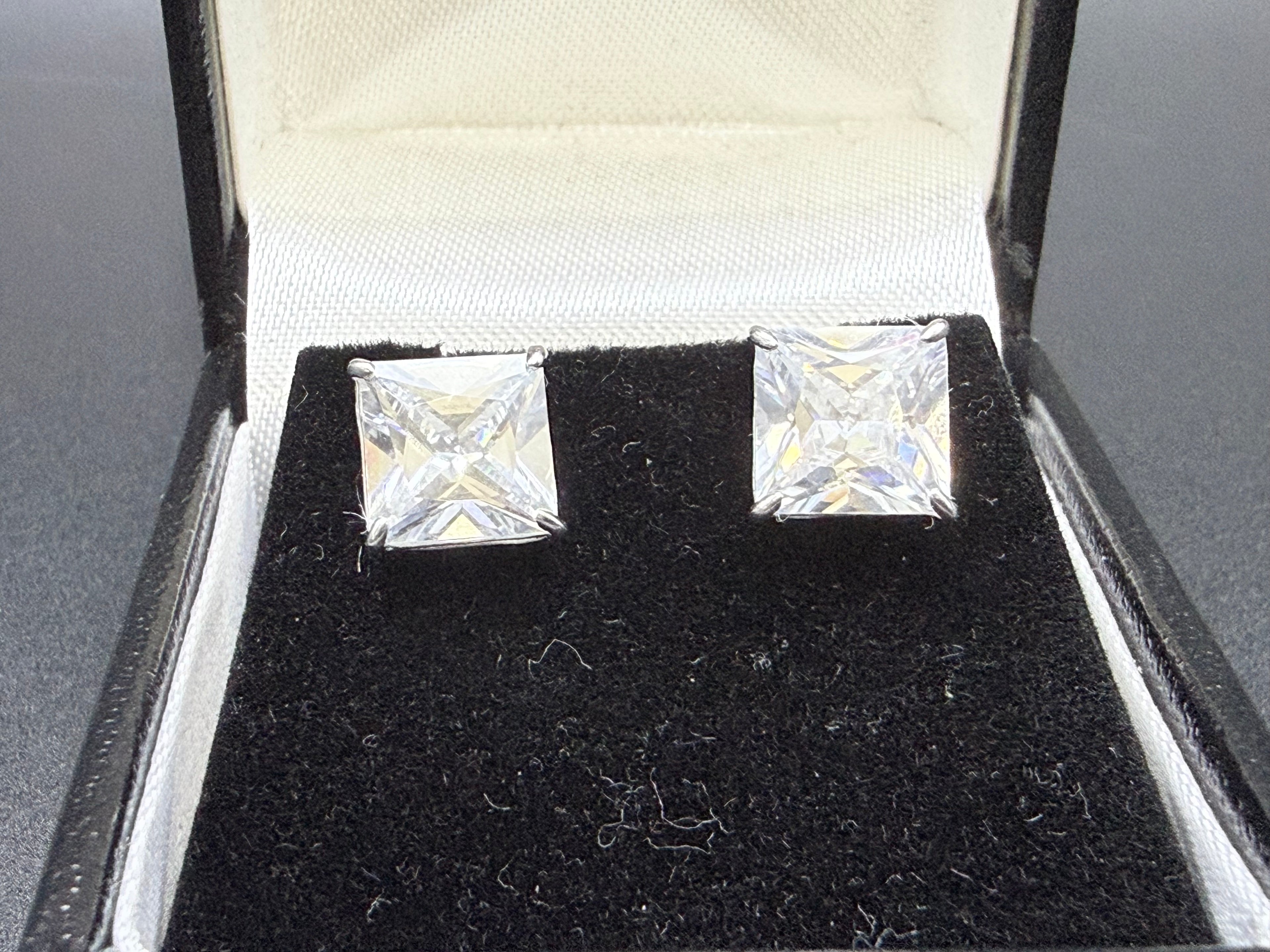 9ct White Gold Cubic Zirconia Princess Cut Stud Earrings Boxed