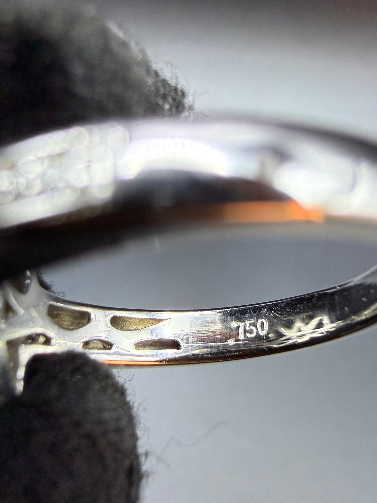 V and Co 18ct white gold Art Deco diamond panel ring, size M and a half
