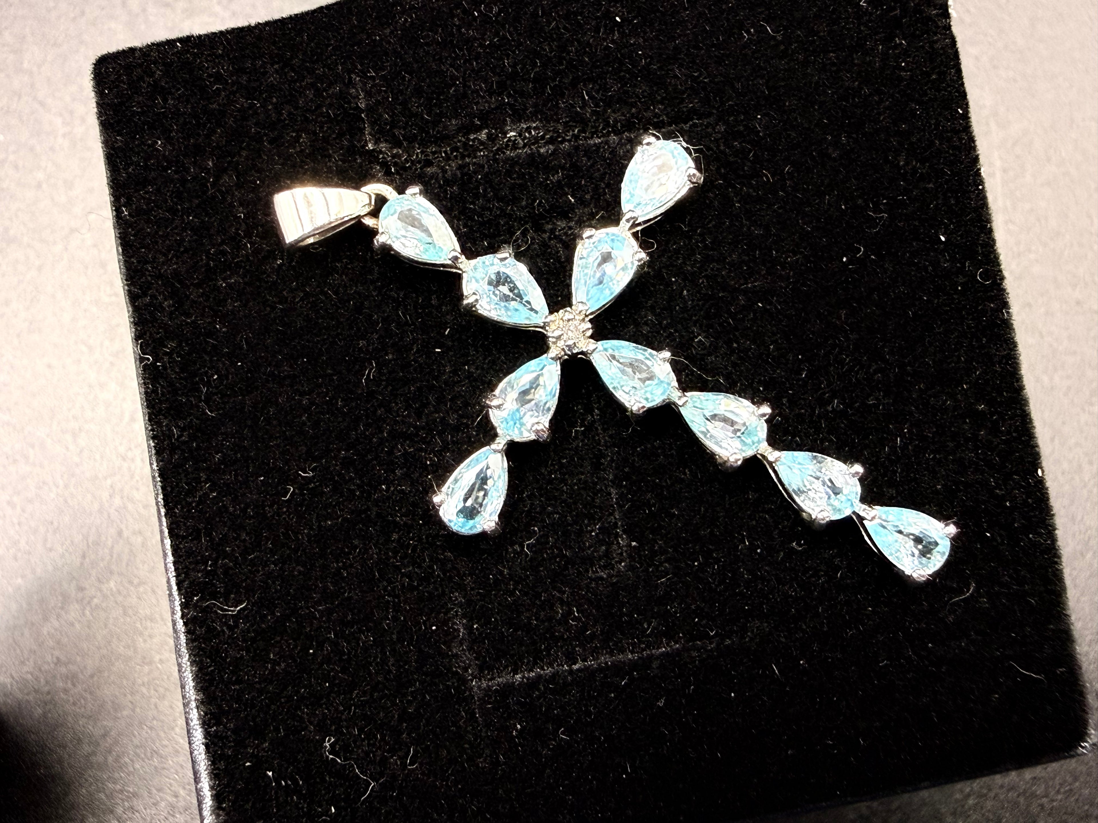 9ct White Gold Blue Topaz Cross Pendant 2.7g Hallmarked
