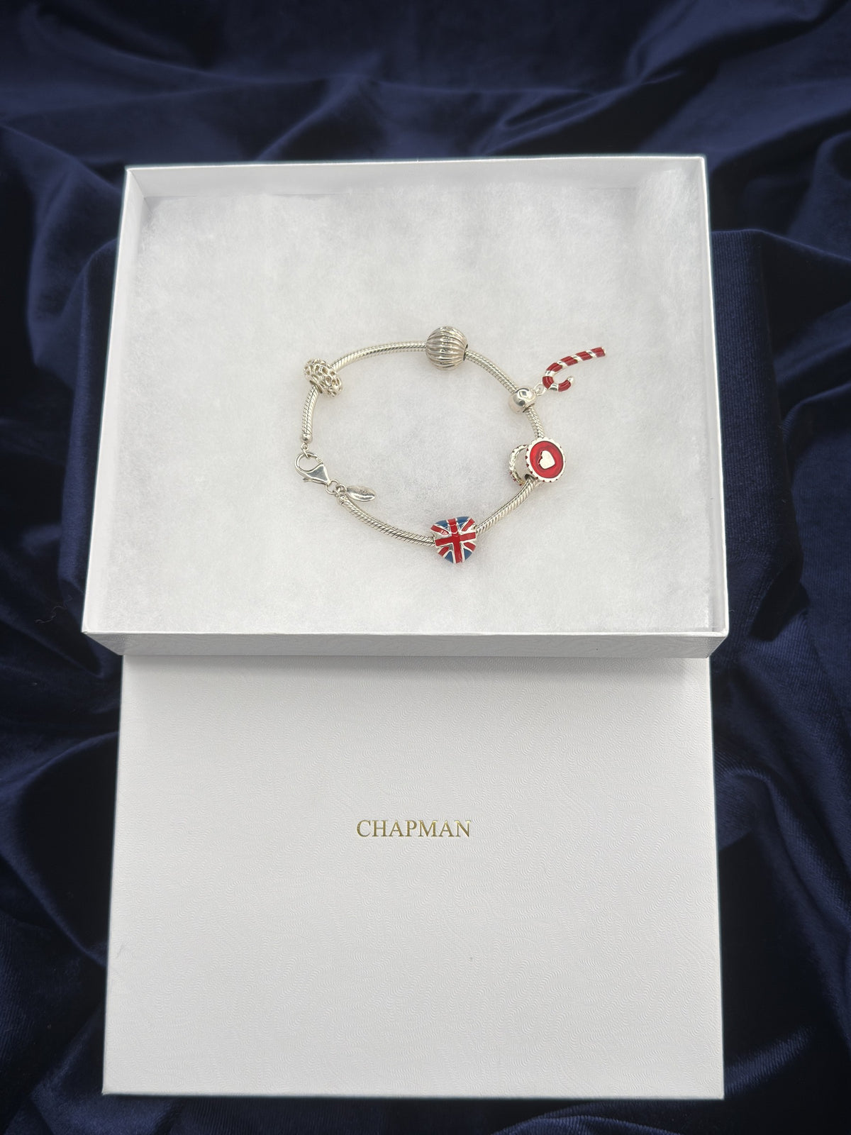 Sterling silver charm bracelet with charms, 18.5 cm, London hallmarked 925