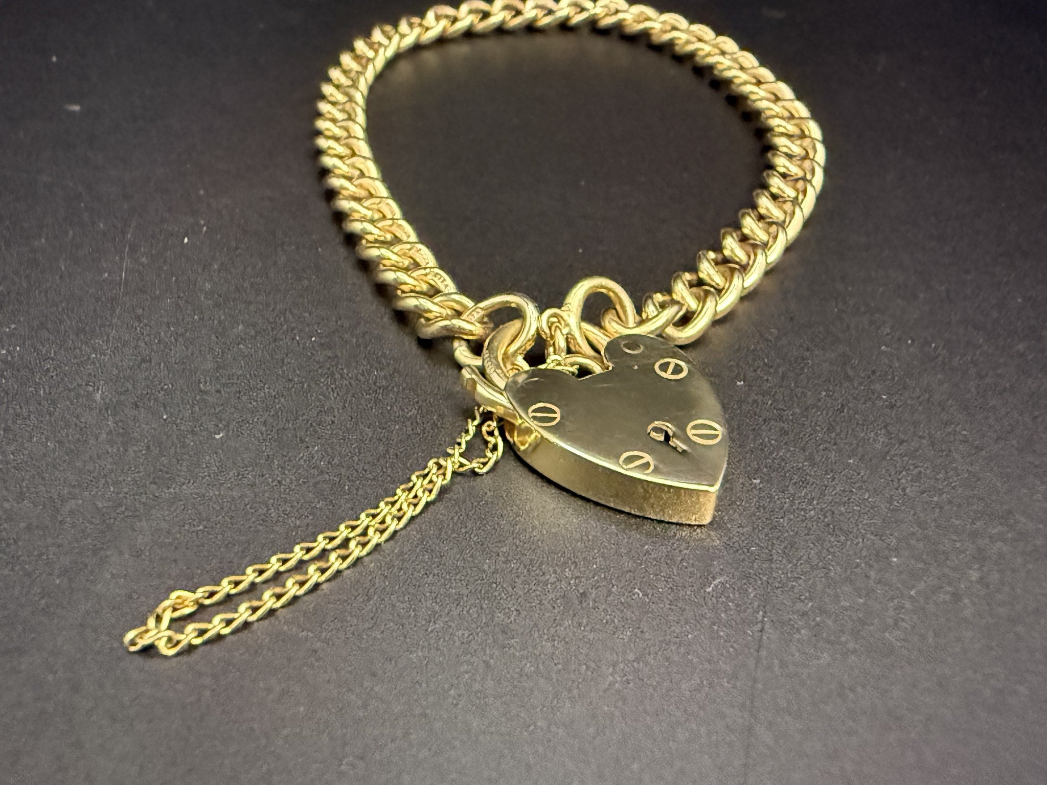 Solid 9ct Gold Curb Bracelet Heart Padlock Clasp 17cm 14.8g 375 Hallmarked