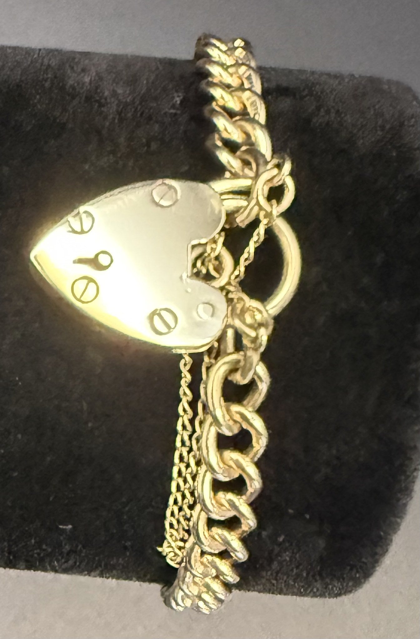 Solid 9ct Gold Curb Bracelet Heart Padlock Clasp 17cm 14.8g 375 Hallmarked