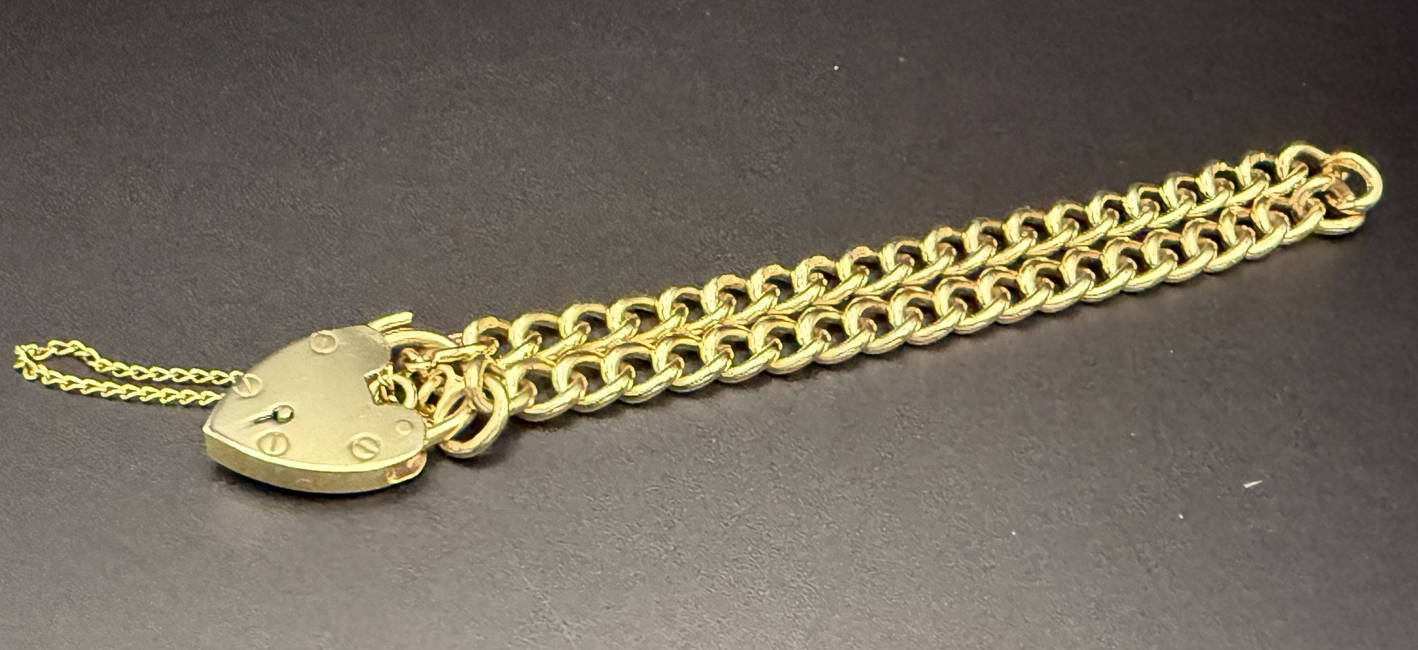 Solid 9ct Gold Curb Bracelet Heart Padlock Clasp 17cm 14.8g 375 Hallmarked