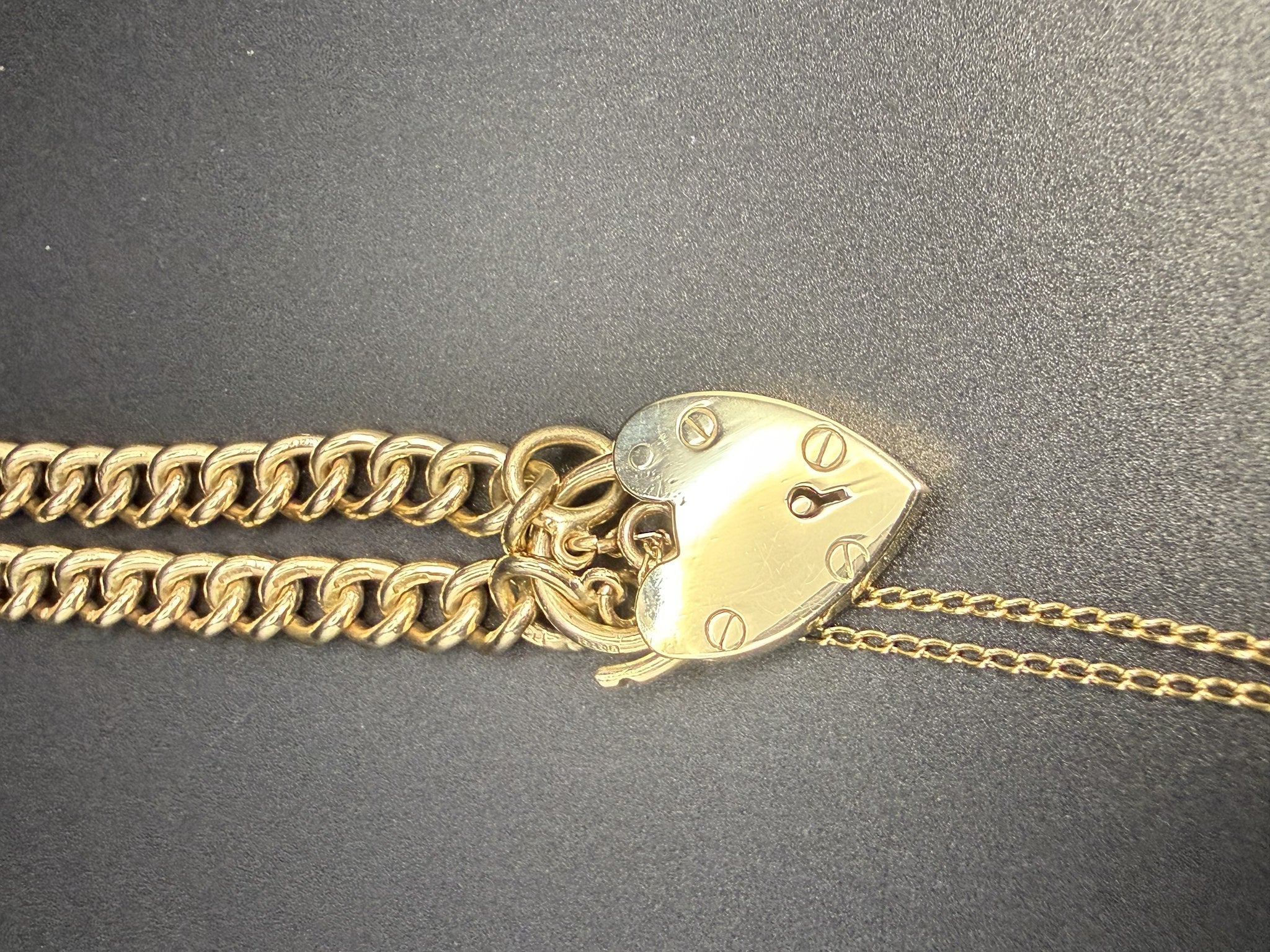 Solid 9ct Gold Curb Bracelet Heart Padlock Clasp 17cm 14.8g 375 Hallmarked