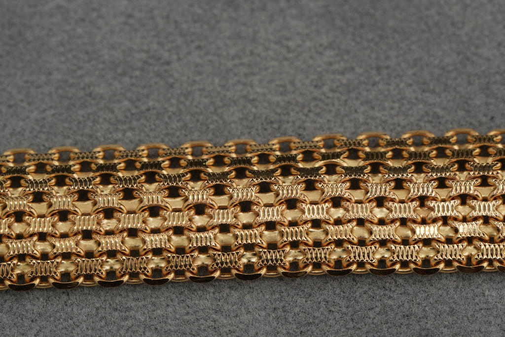 9ct yellow gold open mesh bracelet, hallmarked