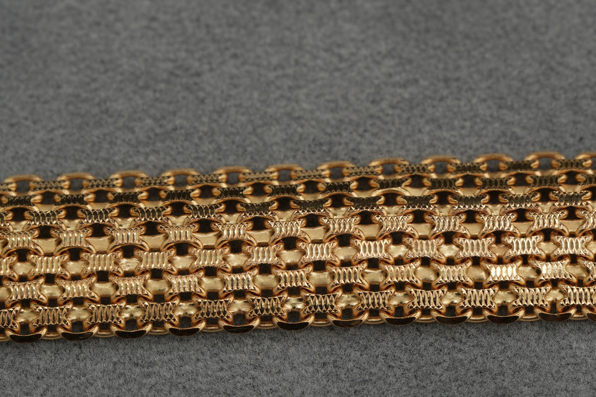 9ct yellow gold open mesh bracelet, hallmarked