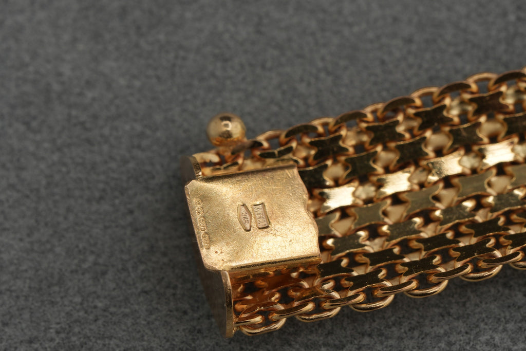 9ct yellow gold open mesh bracelet, hallmarked