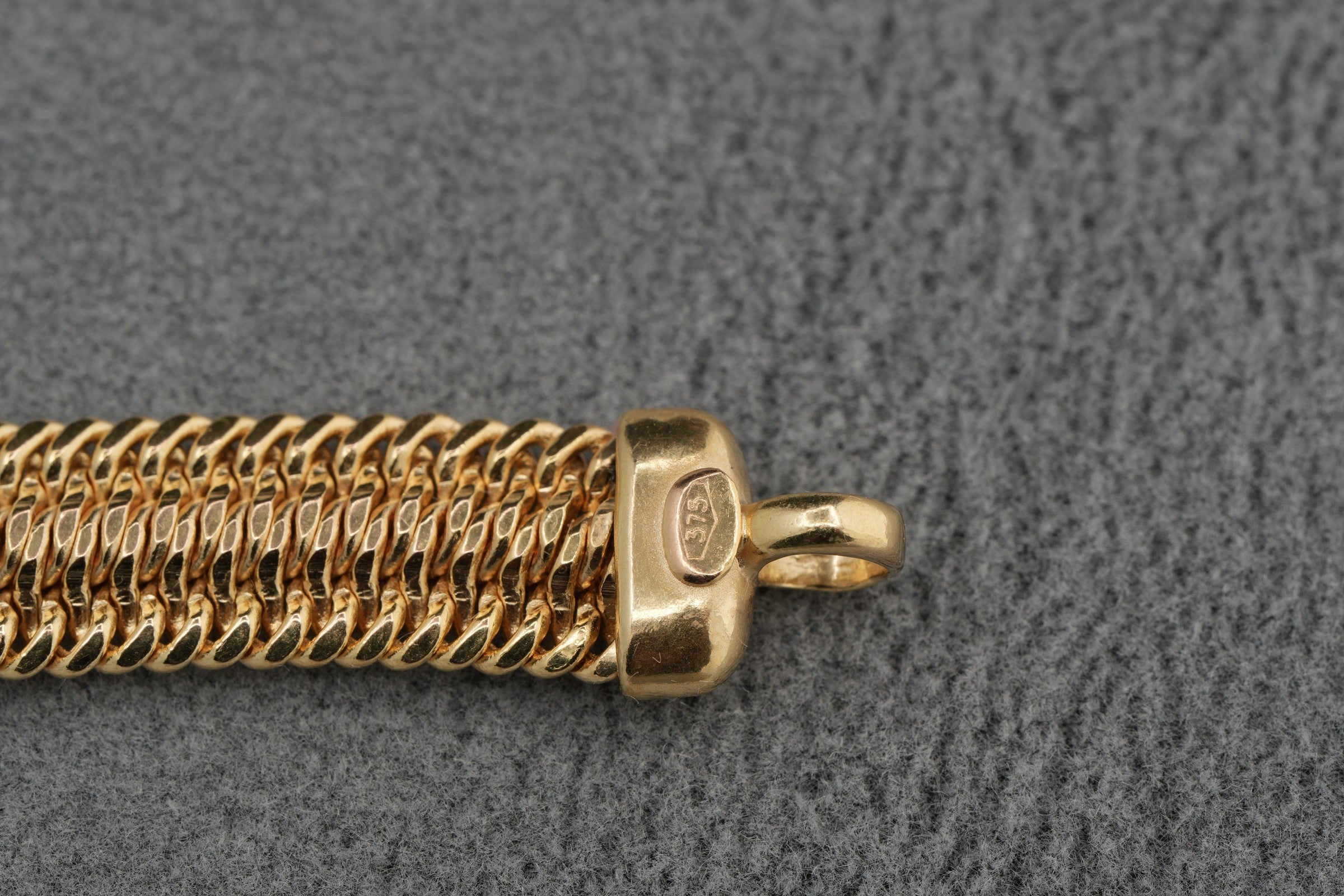 9ct yellow gold open mesh effect bracelet, Sheffield hallmarked