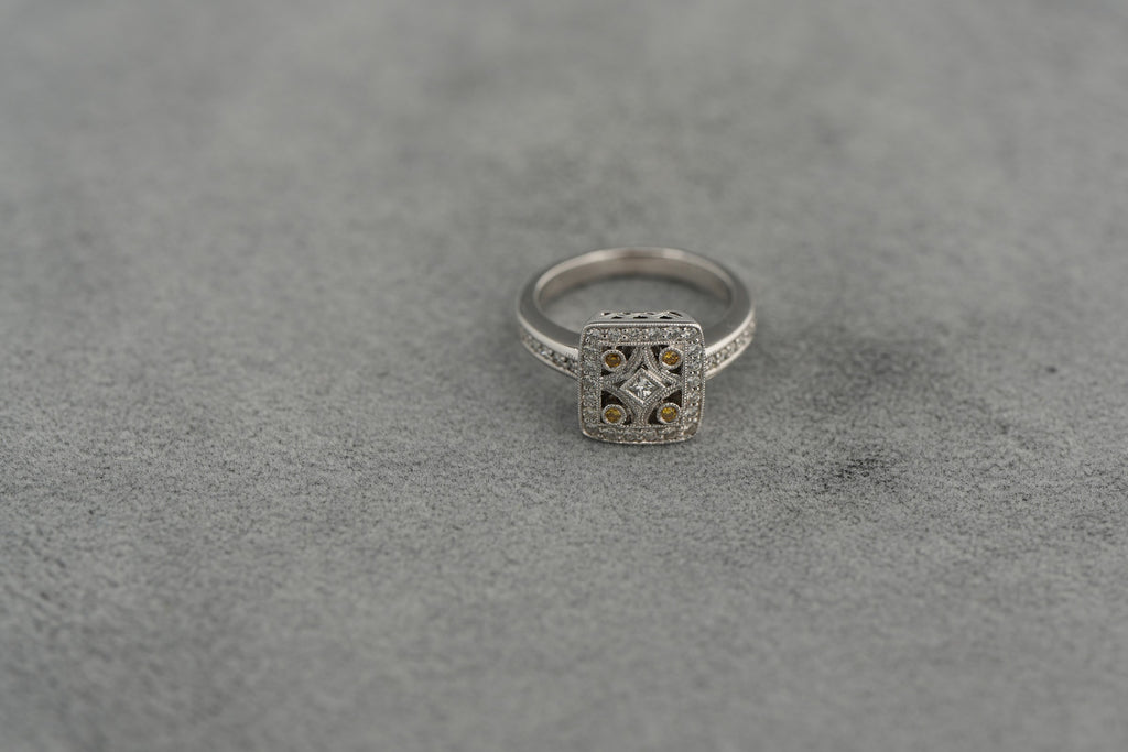 V and Co 18ct white gold Art Deco diamond panel ring, size M and a half