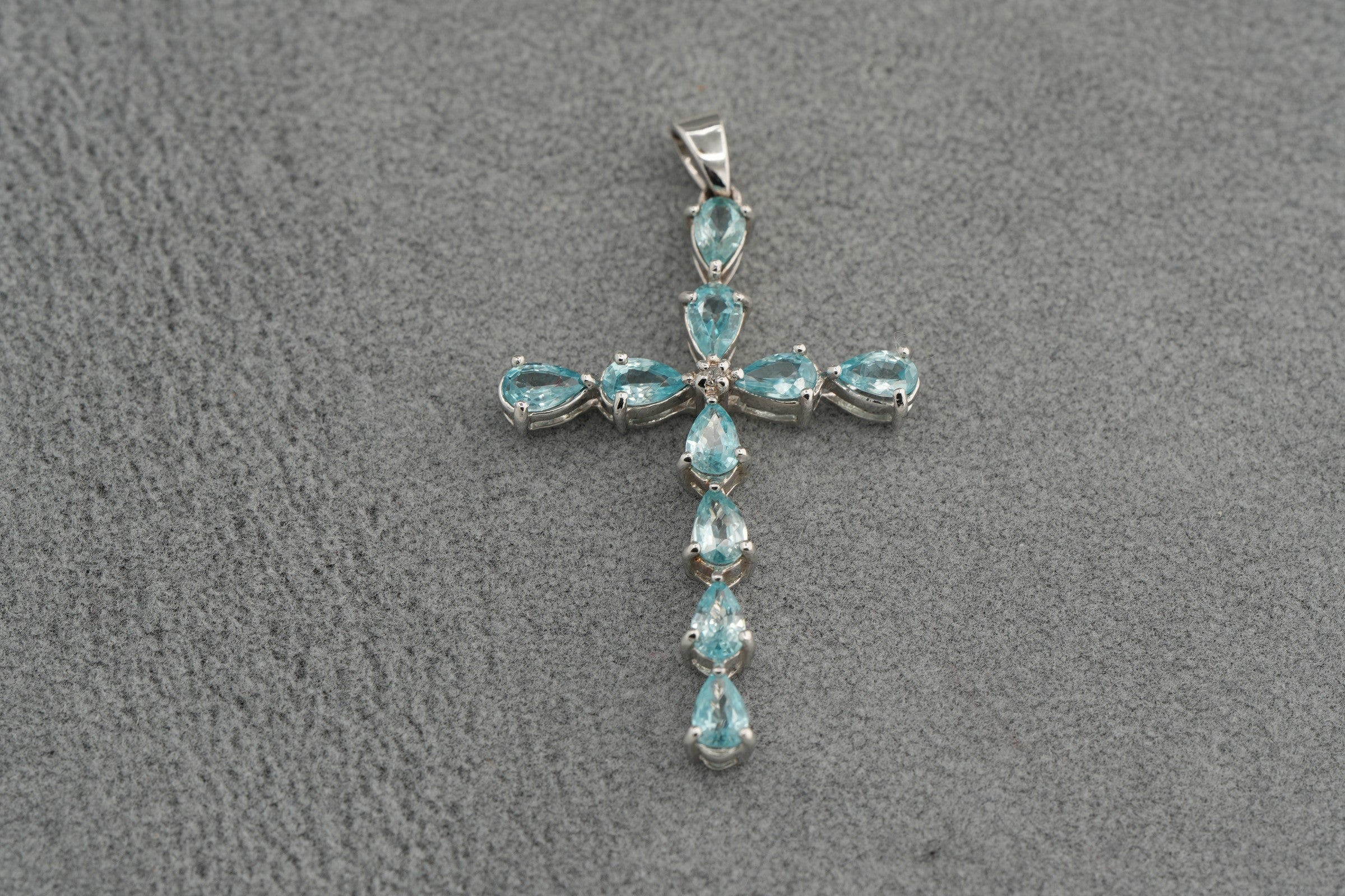 9ct white gold London blue topaz cross pendant