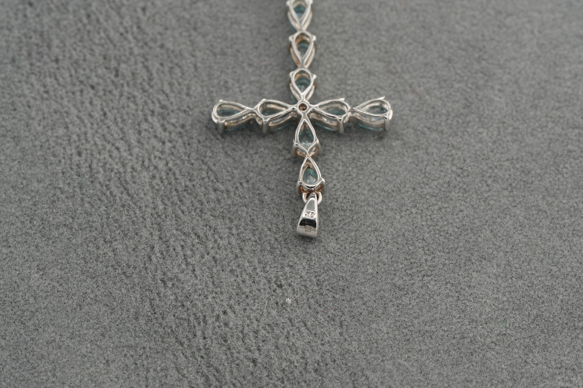 9ct white gold London blue topaz cross pendant
