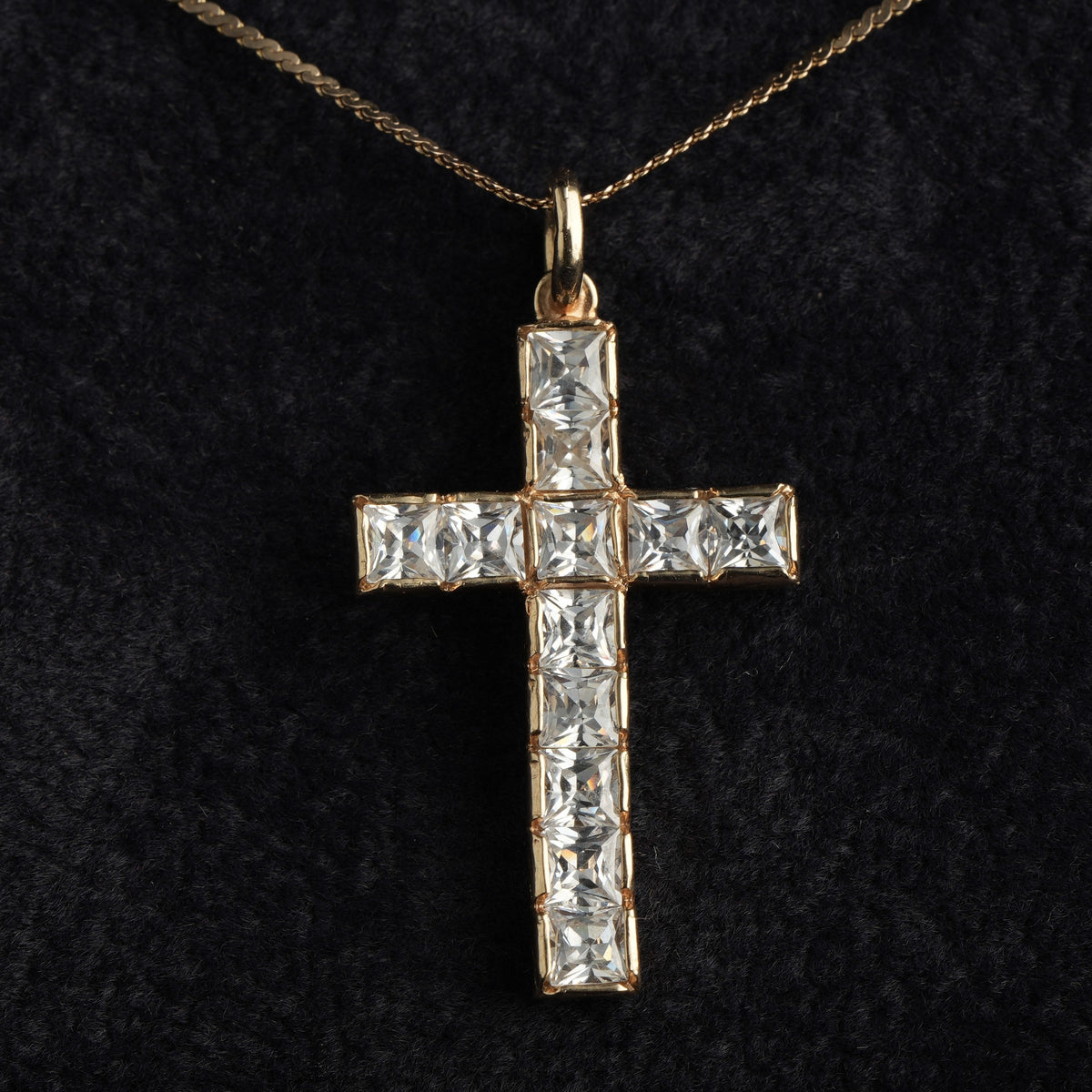 9ct gold cubic zirconia cross pendant, Birmingham hallmarked (display chain not included)