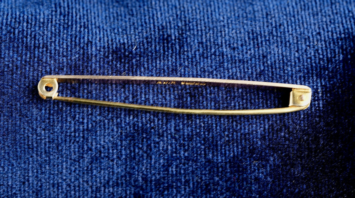 9ct gold GRAMPA bar brooch, Birmingham hallmarked