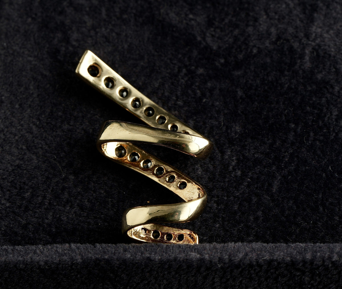 9ct gold spiral scarf slide, dark blue stones, Birmingham hallmarked