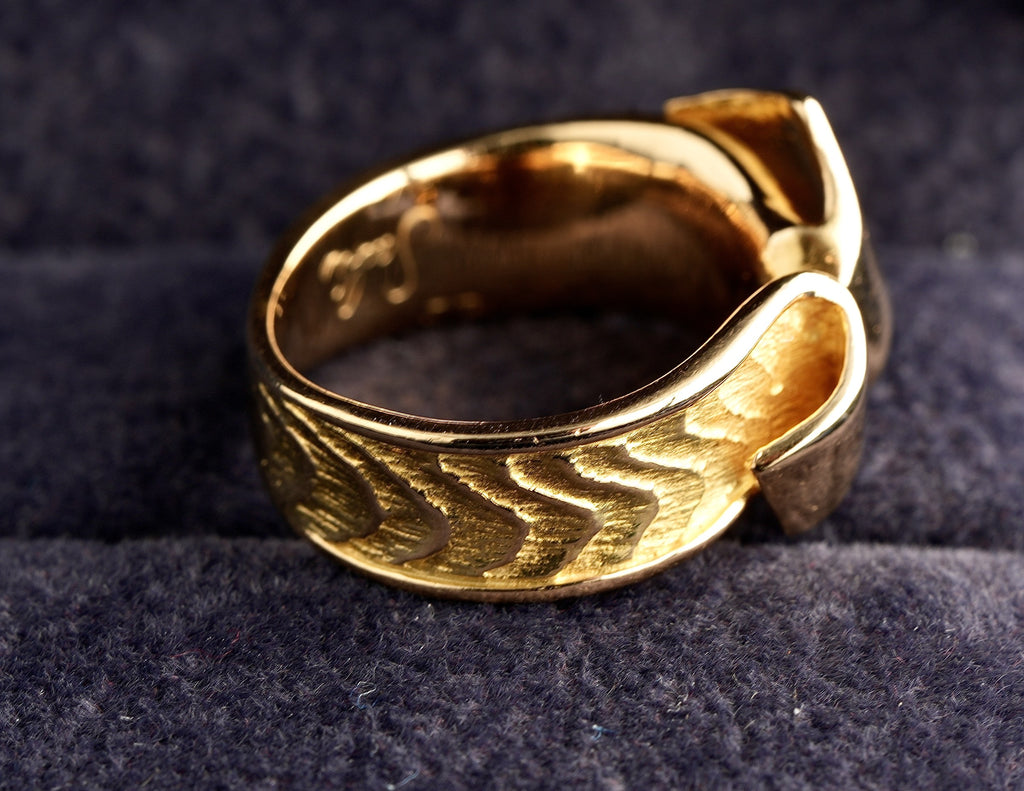 Boodles Sachi 18ct gold cedar grain textured ring, London 1987, signed Sachi