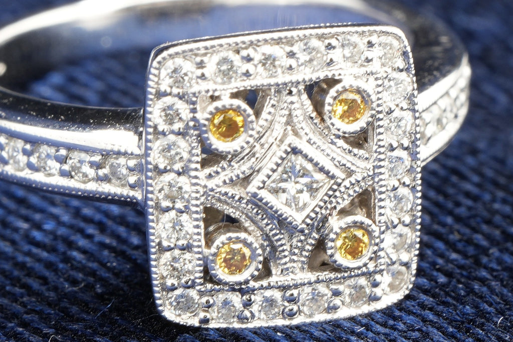 V&Co 18ct white gold Art Deco diamond panel ring, London hallmarked 750