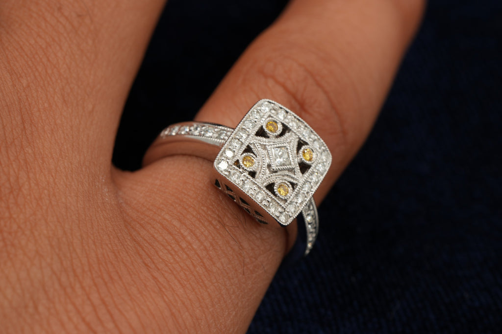 V&Co 18ct white gold Art Deco diamond panel ring, London hallmarked 750