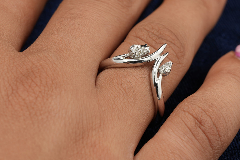 Shaun Leane Maybell 18ct white gold diamond pave ring, London hallmarked, boxed with receipt