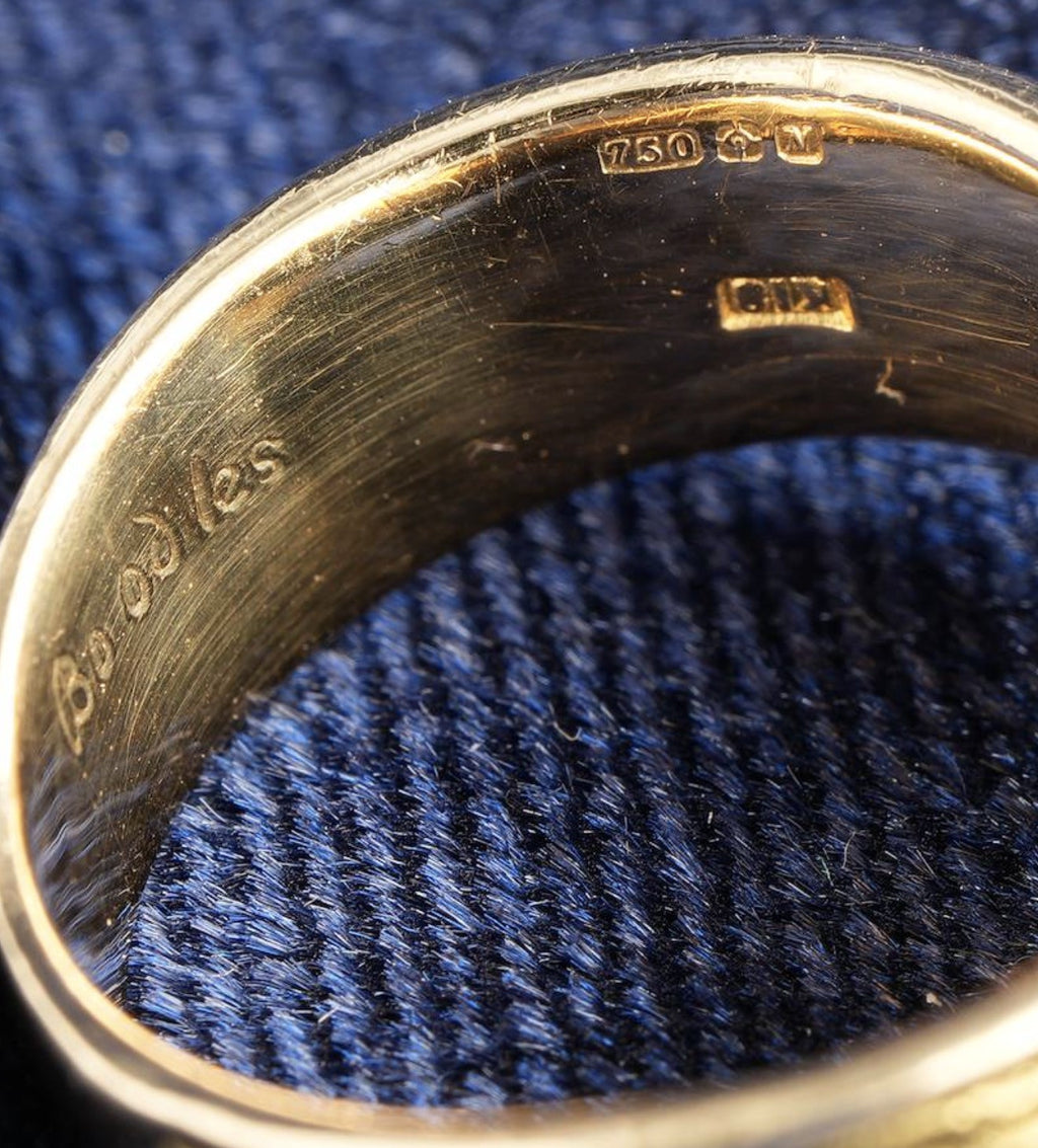 Boodles Sachi 18ct gold cedar grain textured ring, London 1987, signed Sachi