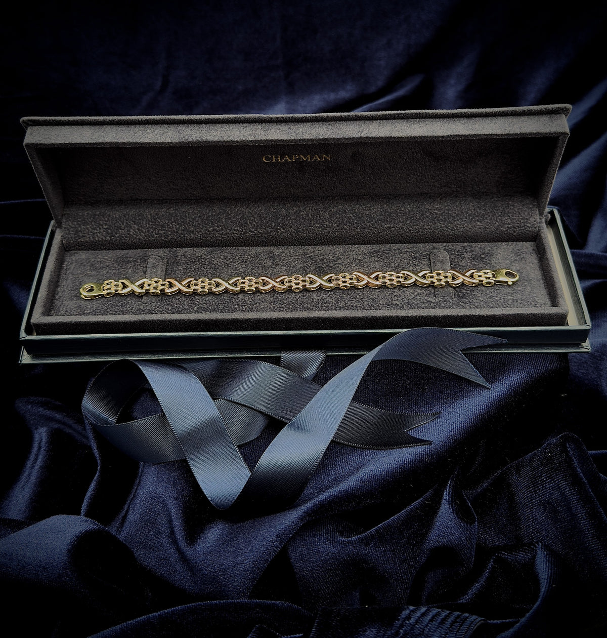 9ct tricolour gold fancy link bracelet, 18.7 cm, Sheffield hallmarked