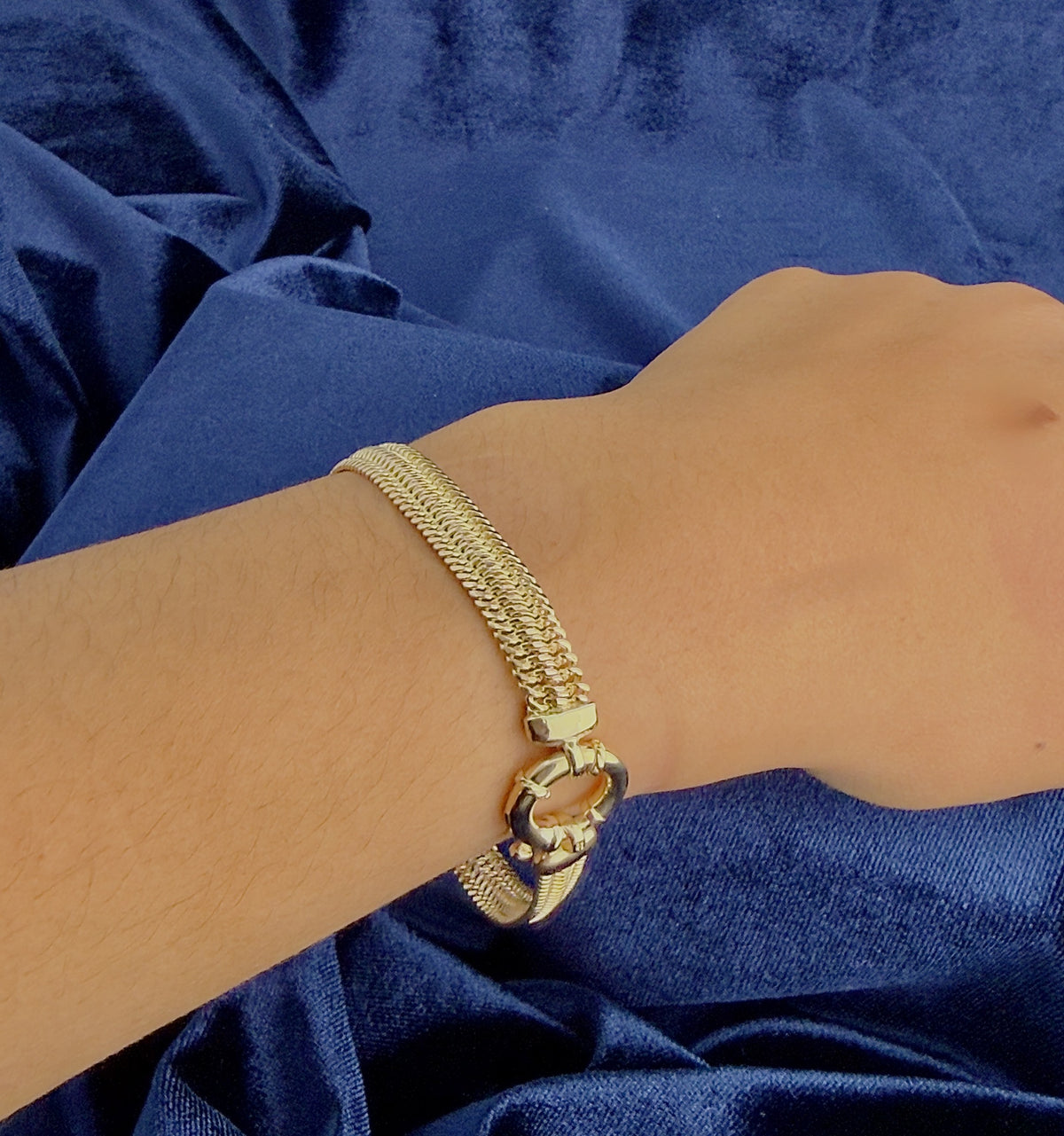 9ct yellow gold open mesh effect bracelet, Sheffield hallmarked