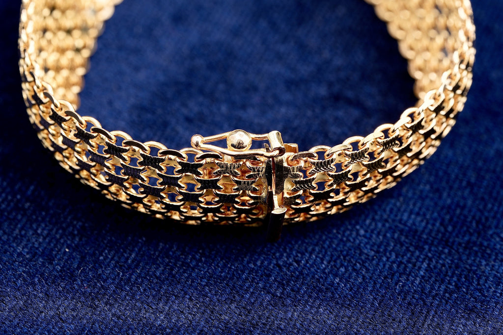 9ct yellow gold open mesh bracelet, hallmarked