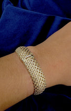 9ct yellow gold open mesh bracelet, hallmarked