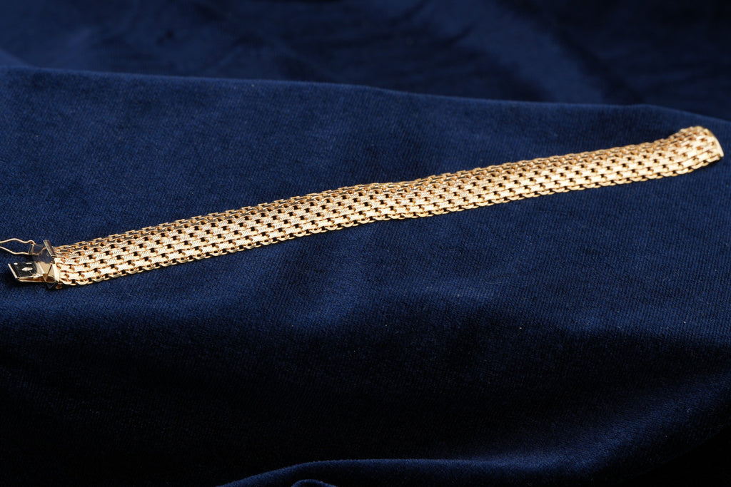 9ct yellow gold open mesh bracelet, hallmarked