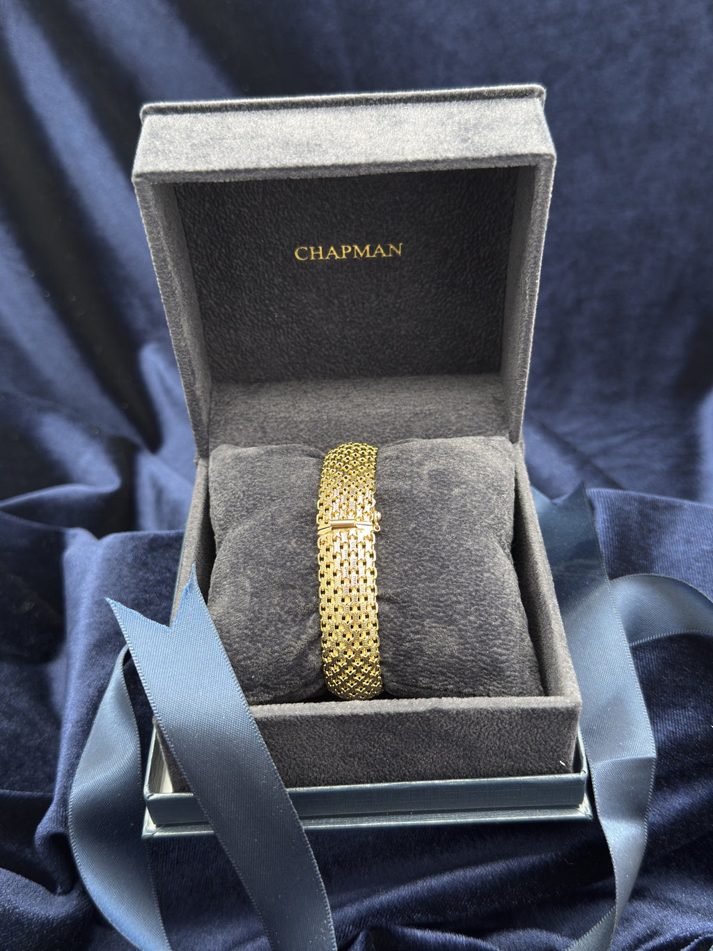 9ct yellow gold open mesh bracelet, hallmarked