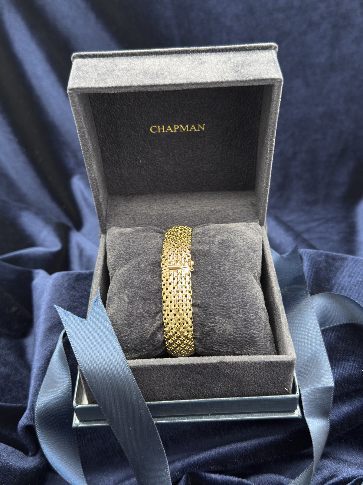 9ct yellow gold open mesh bracelet, hallmarked