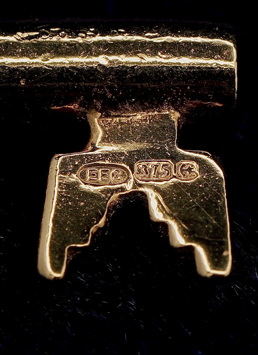 Solid 9ct yellow gold 18th birthday key charm, hallmarked