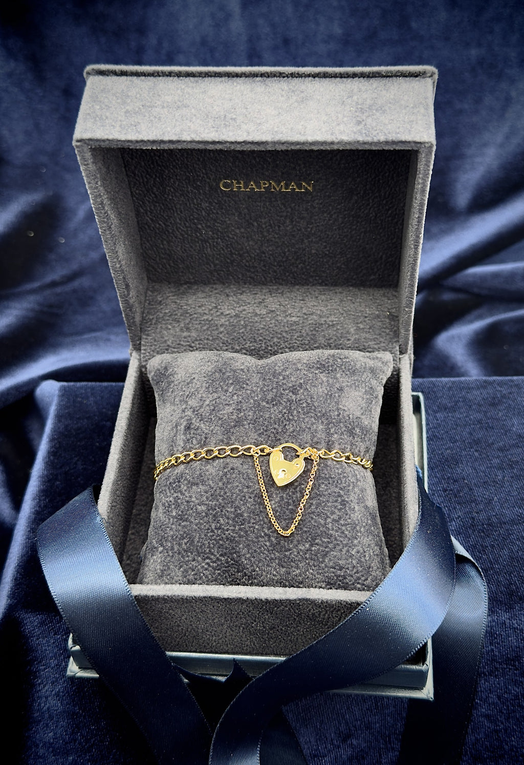 9ct yellow gold curb bracelet with heart padlock clasp, 17 cm, 4.1 g, hallmarked