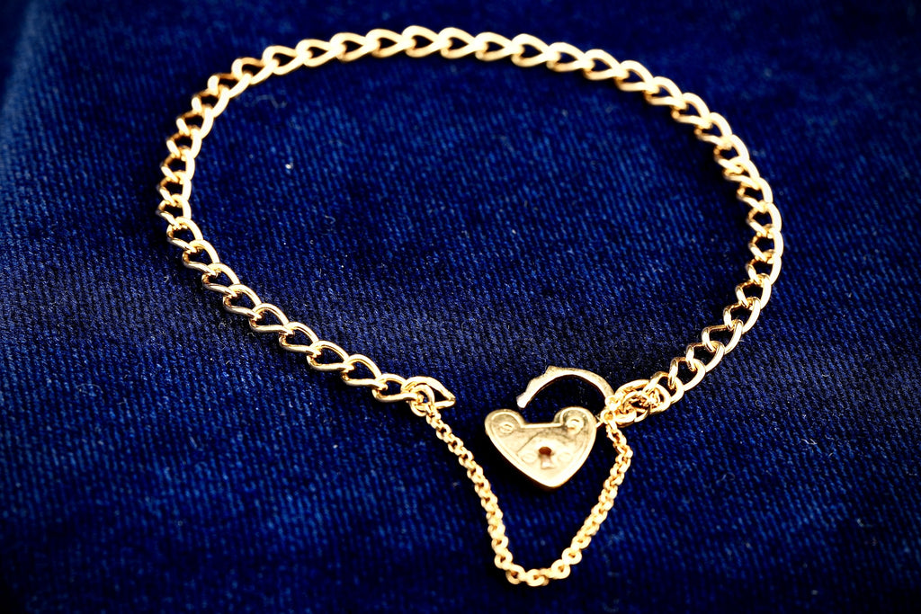 9ct yellow gold curb bracelet with heart padlock clasp, 17 cm, 4.1 g, hallmarked