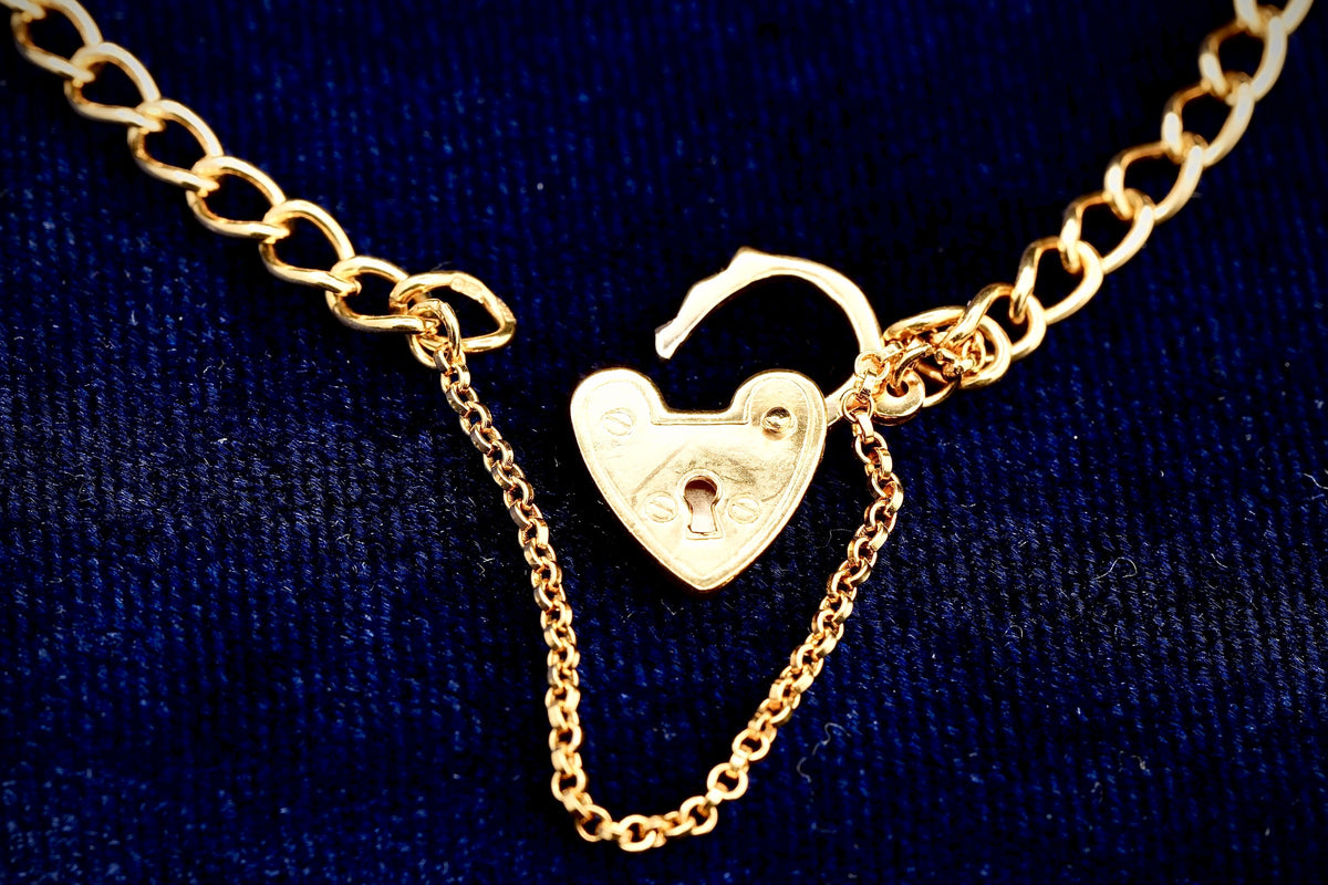 9ct yellow gold curb bracelet with heart padlock clasp, 17 cm, 4.1 g, hallmarked