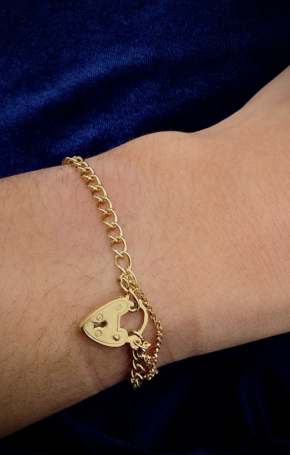 9ct yellow gold curb bracelet with heart padlock clasp, 17 cm, 4.1 g, hallmarked
