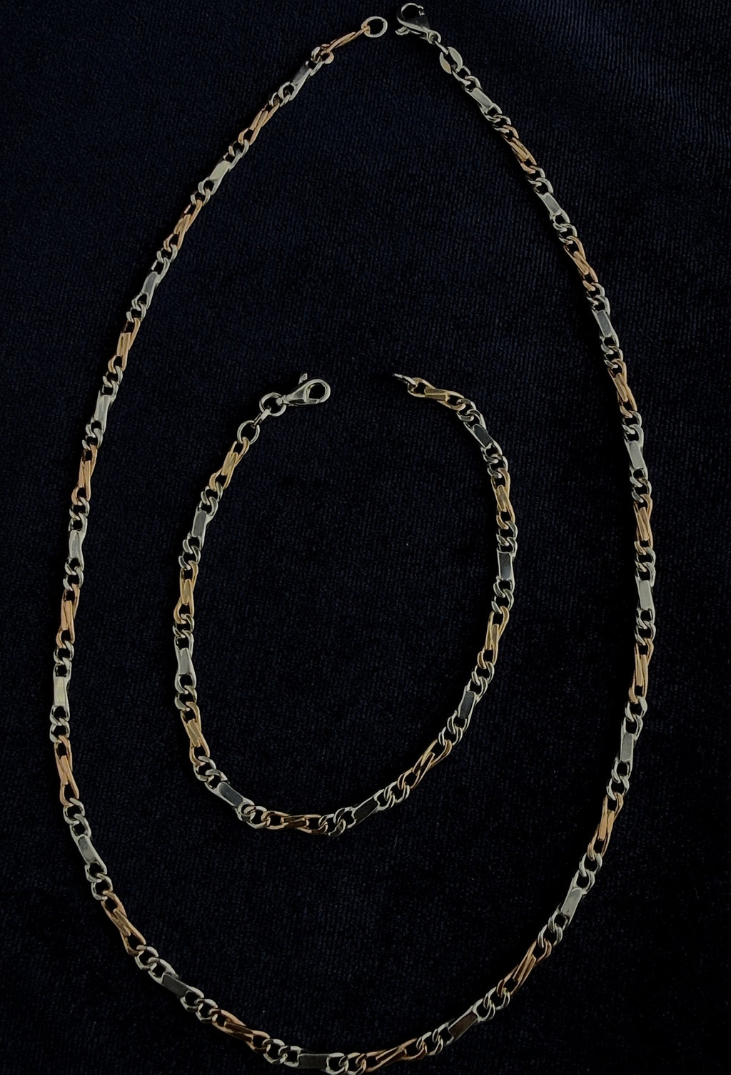 9ct rose and white gold curb and bar link necklace and bracelet set, London hallmarked