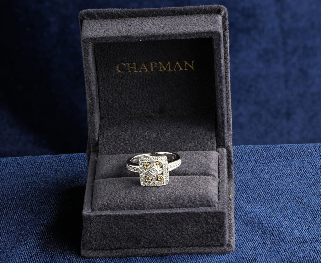 V&Co 18ct white gold Art Deco diamond panel ring, London hallmarked 750
