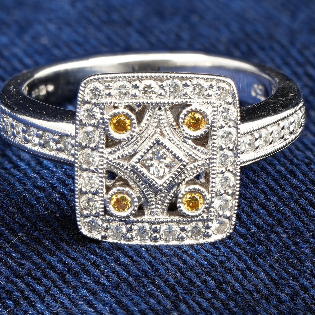 V&Co 18ct white gold Art Deco diamond panel ring, London hallmarked 750