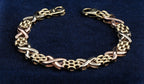 9ct tricolour gold fancy link bracelet, 18.7 cm, Sheffield hallmarked