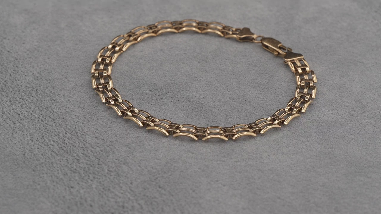 9ct yellow gold openwork gate link bracelet, 200mm